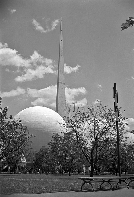 Trylon & Perisphere and even a park bench! The 193940 New York