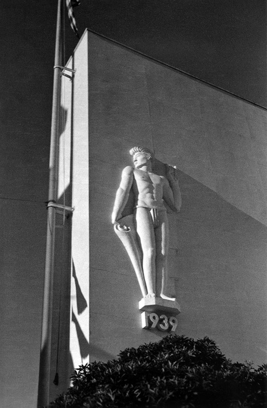 1939-statue.jpg
